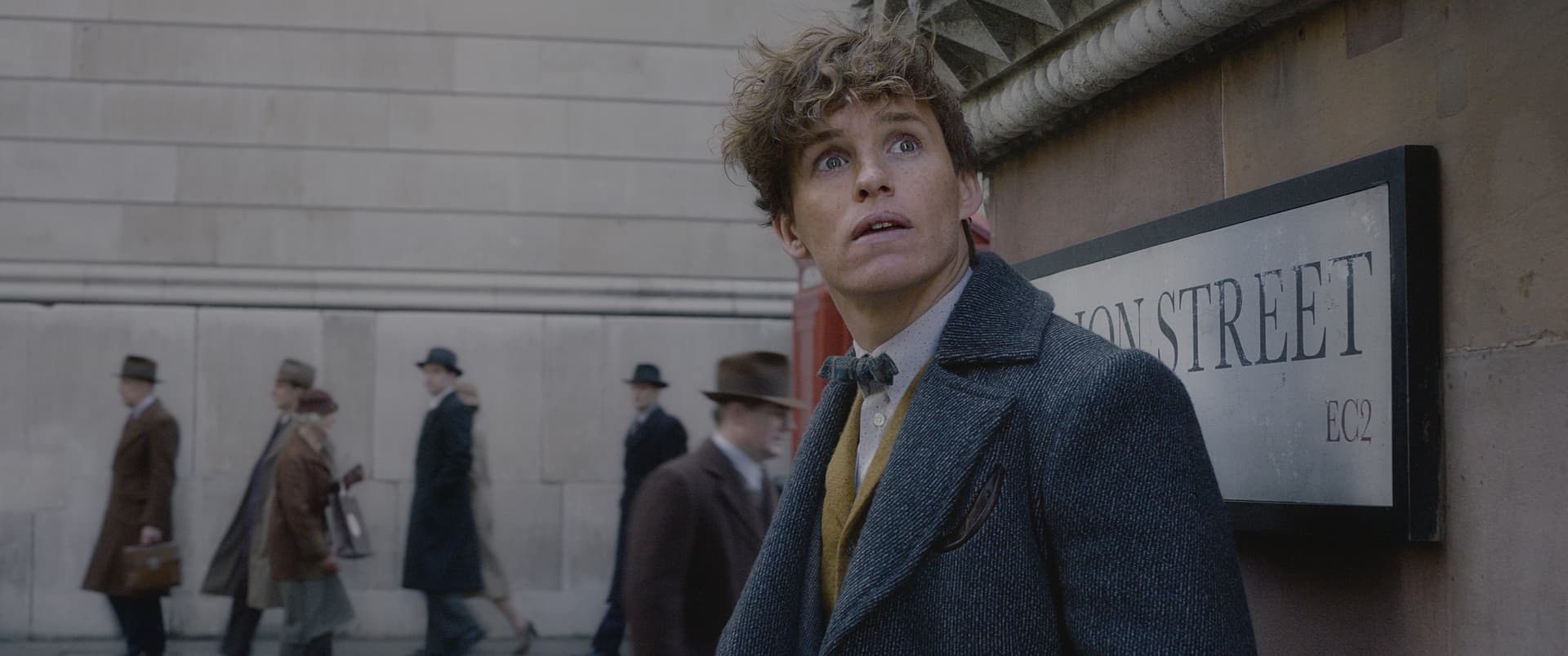 Eddie Redmayne as Magizoologist Newt Scamander. FANTASTIC BEASTS: THE CRIMES OF GRINDELWALD. Warner Bros Pictures.