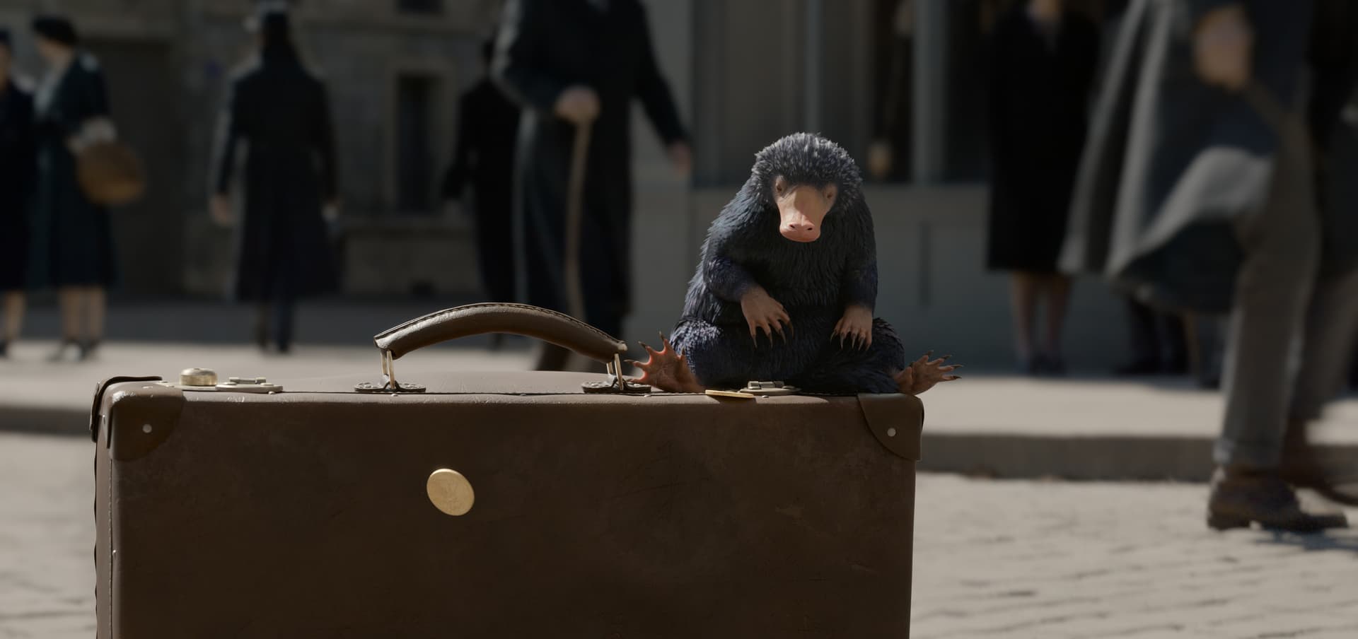 NIFFLER. FANTASTIC BEASTS: THE CRIMES OF GRINDELWALD. WARNER BROS. PICTURES.