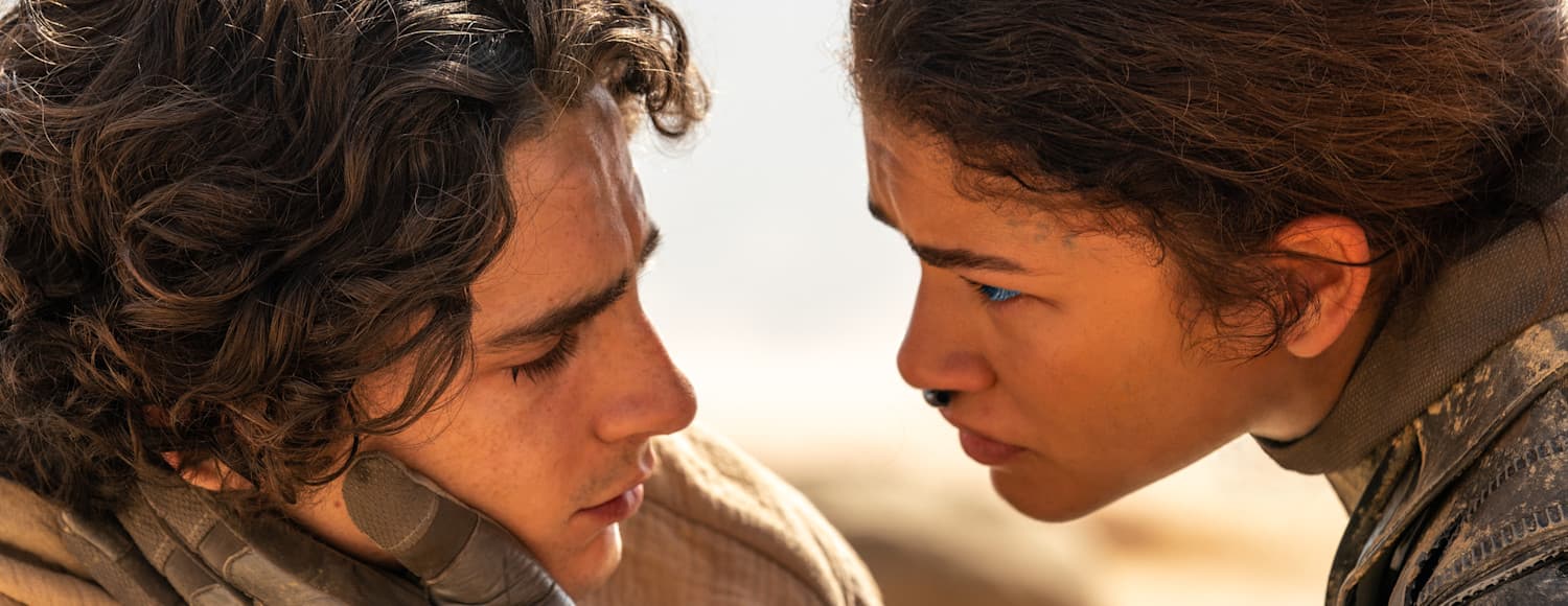 Paul (Timothée Chalamet) and Chani (Zendaya) share an intimate moment in the Arakeen desert.