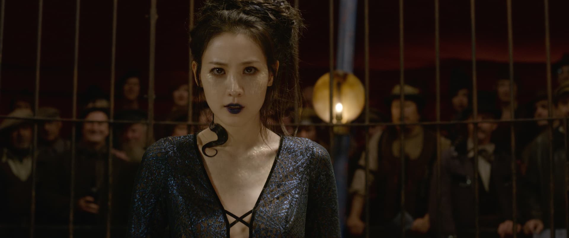 Claudia Kim as Nagini. FANTASTIC BEASTS: THE CRIMES OF GRINDELWALD. Warner Bros. Pictures.